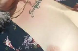 it's the weekend baby 💋💋❤️ come over and help me take pictures.. - Image 5